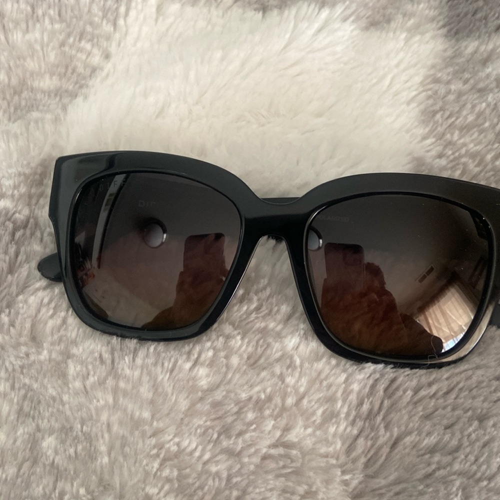 Diff polarized Black shiny Bella II sunglasses